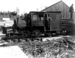 Locomotive_of_the_Yakutat_and_Southern_Rwy_Co,_Yakutat,_Alaska_Sept_1,_1907_(COBB_280)